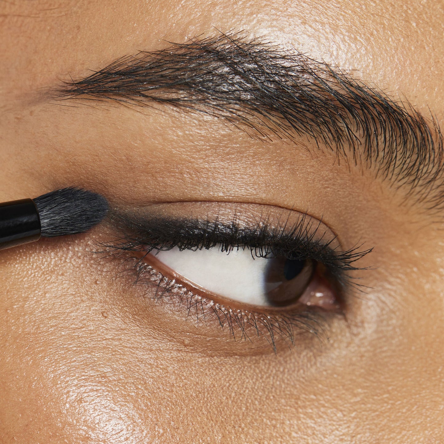 smudge-n-smoke-eyeliner-brush-h0 100824_elf_Shikin_Kohl_App_017_RGB_IGF.jpg