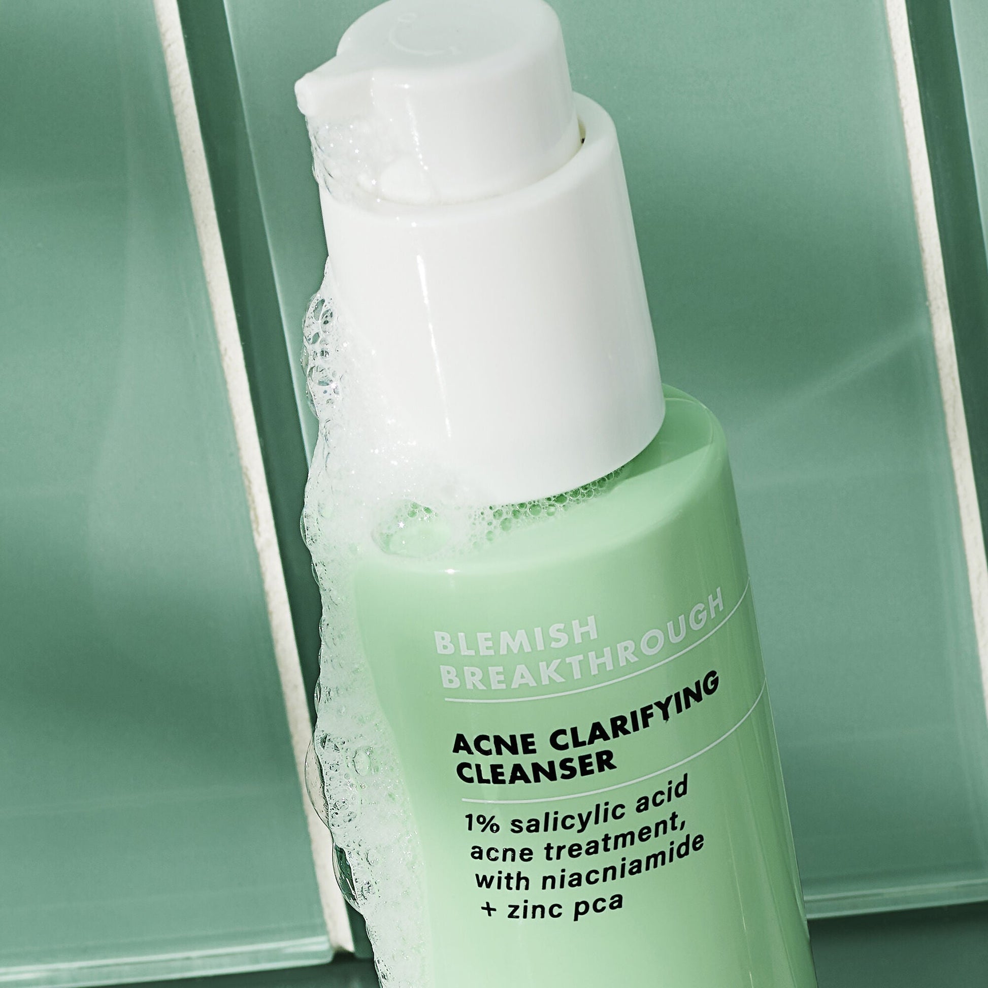 blemish-breakthrough-acne-clarifying-cleanser-o3 02_021622_SL_BT_Cleanser_Back_Lighter_0129_FStack_FINAL_IGF_V2_eb5b7c7b-2de7-4b4a-8d54-43ee3b07523f.jpg