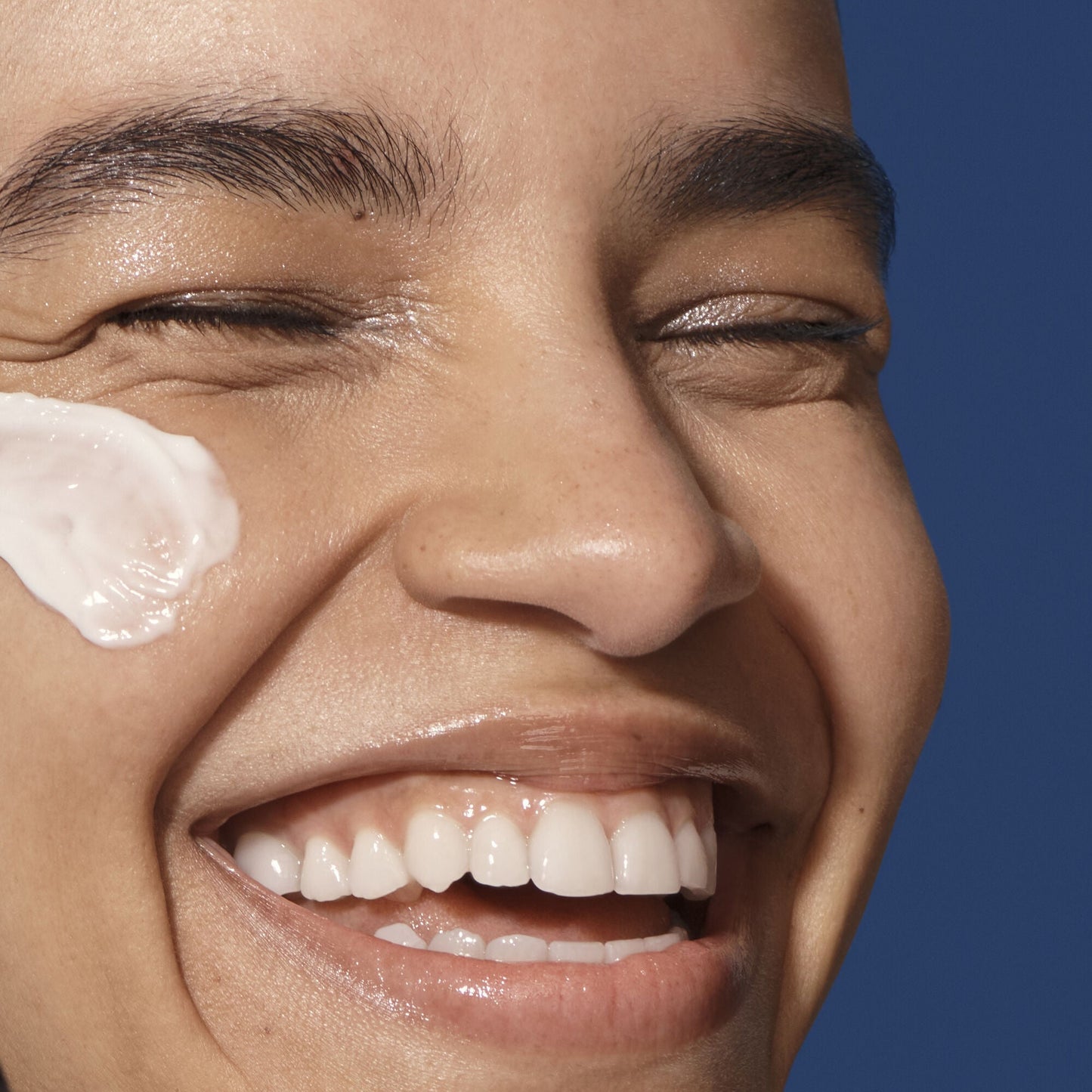 holy-hydration-barrier-goals-cream-q9 042325_SKIN_Austria_HHBC_Strength-Hero_095_v3_RGB_IGF_2d42c5ec-d798-4ca6-b58a-d9291443e5ac.jpg