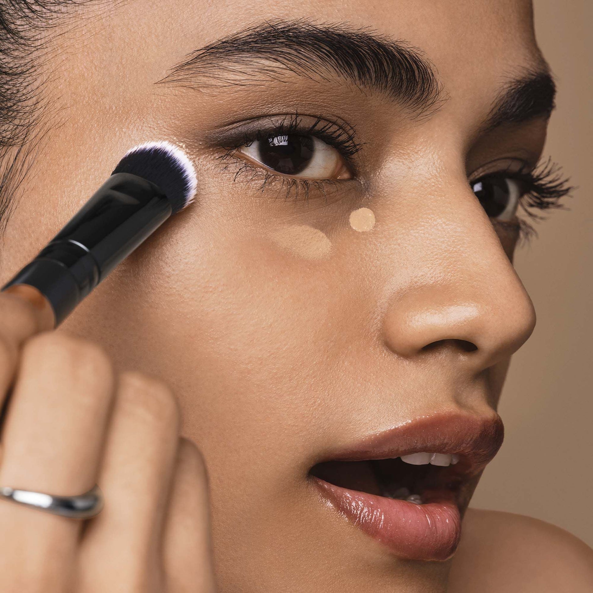 tap-and-blend-concealer-brush-o7 042925_Dipti_SoftGlam_Brushes_App_0044_477_w3QC_IGF.jpg