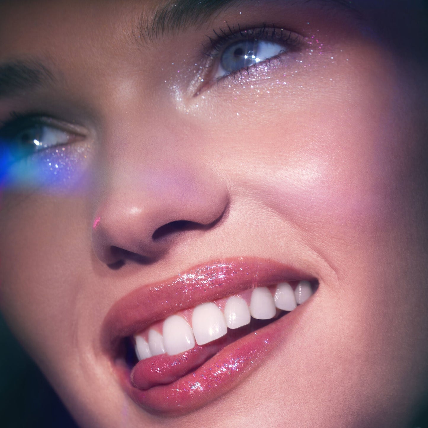 glow-reviver-lip-oil-glimmer-f2 053124_Lily_LipOil_OFace_FineAsFleck_0315_v4_RGB_IGF.jpg