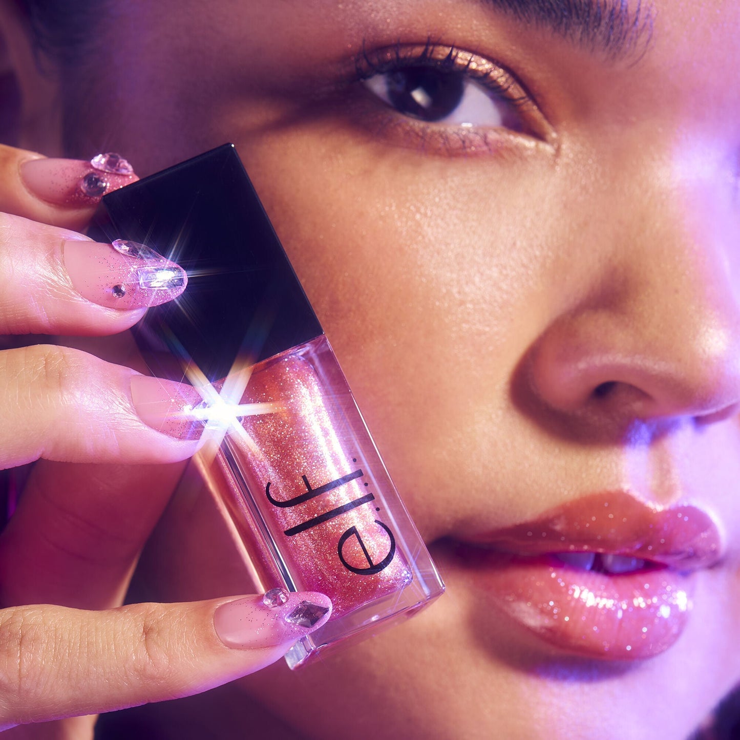 glow-reviver-plumping-lip-oil-q9 072225_Breanna_LipPlump_0391_2000x2000_0613e084-a418-44f9-b40d-c461b7a4b6db.jpg
