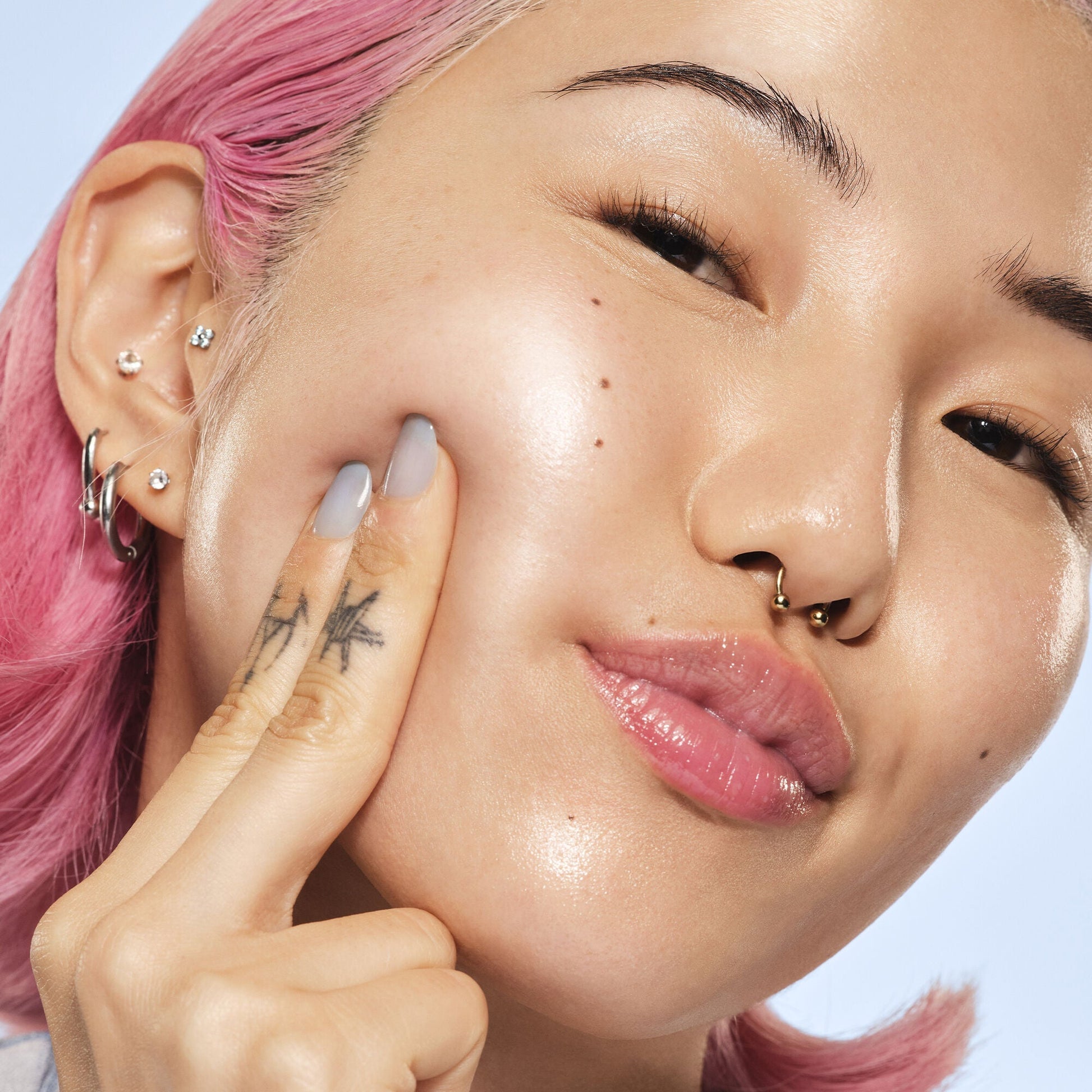 glass-slick-serum-stick-h9 102225_SKIN_Michelle_Editorial_015_w4QC_RGB_IGF_42f2efa3-c76d-440b-9883-58026346f35b.jpg