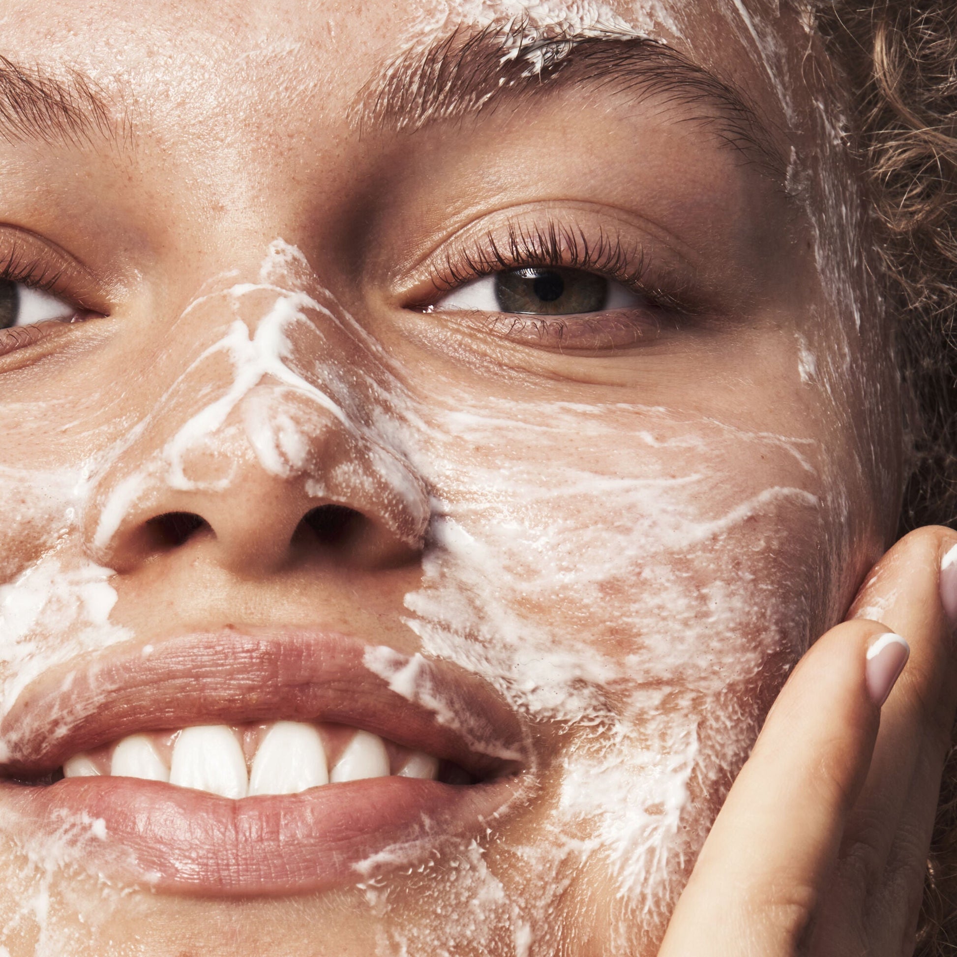 blemish-breakthrough-acne-calming-water-cream-mini-p0 121321_Marley-Acne-Regimen_0117_FINAL_IGF_7be73b38-8681-4e47-be60-37d940df0d6e.jpg