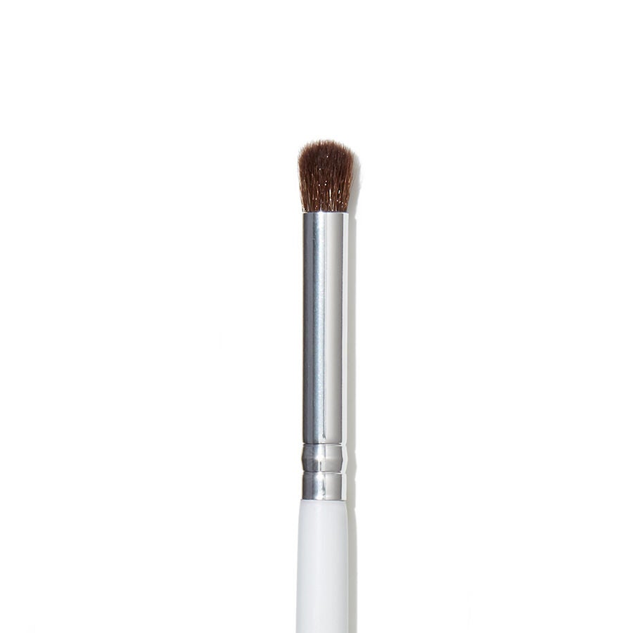 eye-crease-brush-o7 1823_EyeCreaseBrush_Macro.jpg