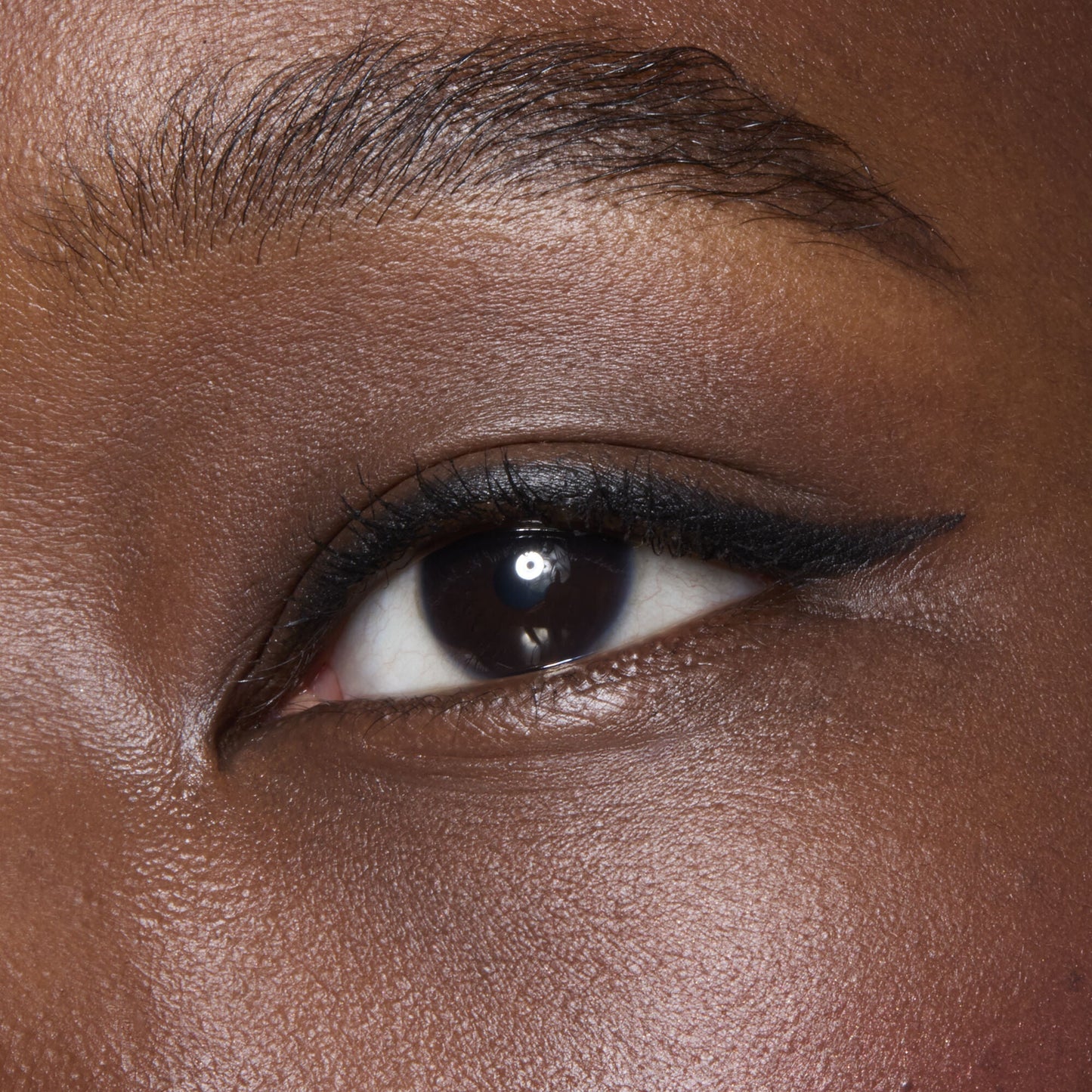 no-budge-retractable-eyeliner-a6 81330_NO_BUDGE_RETRACTABLE_EYELINER_BLACK_BILLIE_0062_V2.jpg