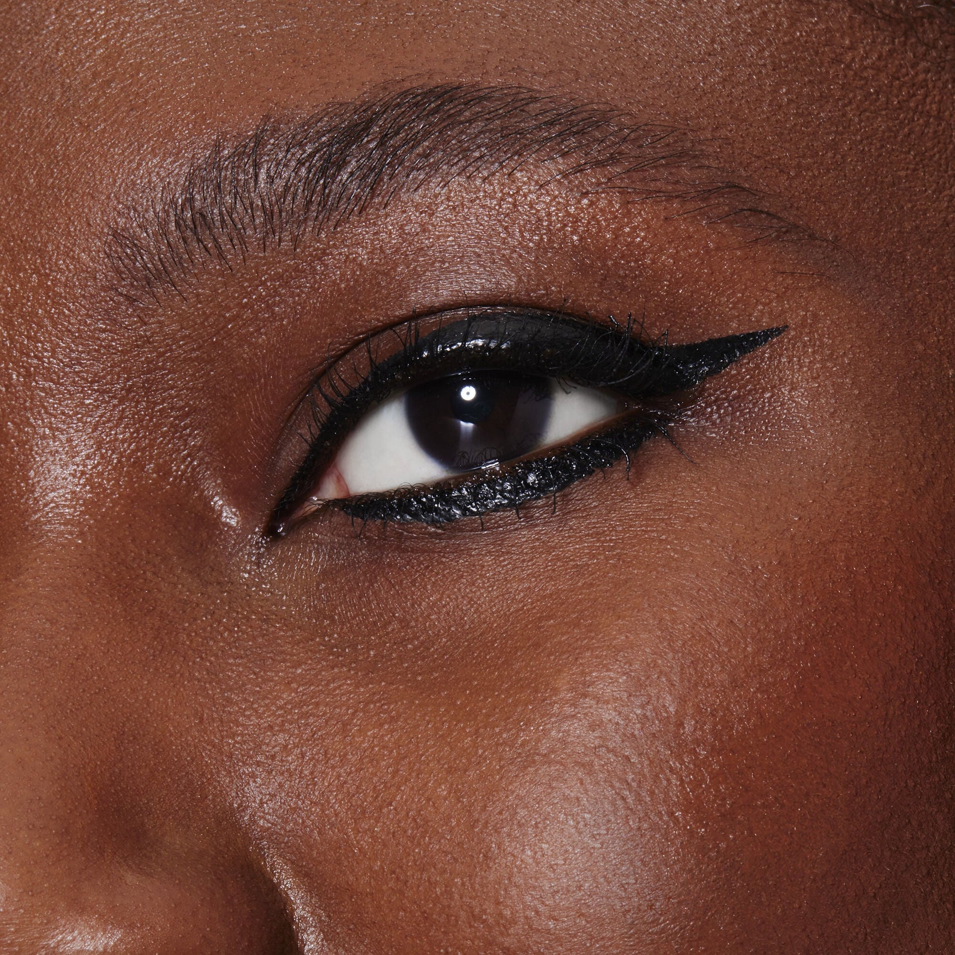 h2o-proof-inkwell-eyeliner-j6 82969_DJ_H20_PROOF_INKWELL_EYELINER_MACRO.jpg