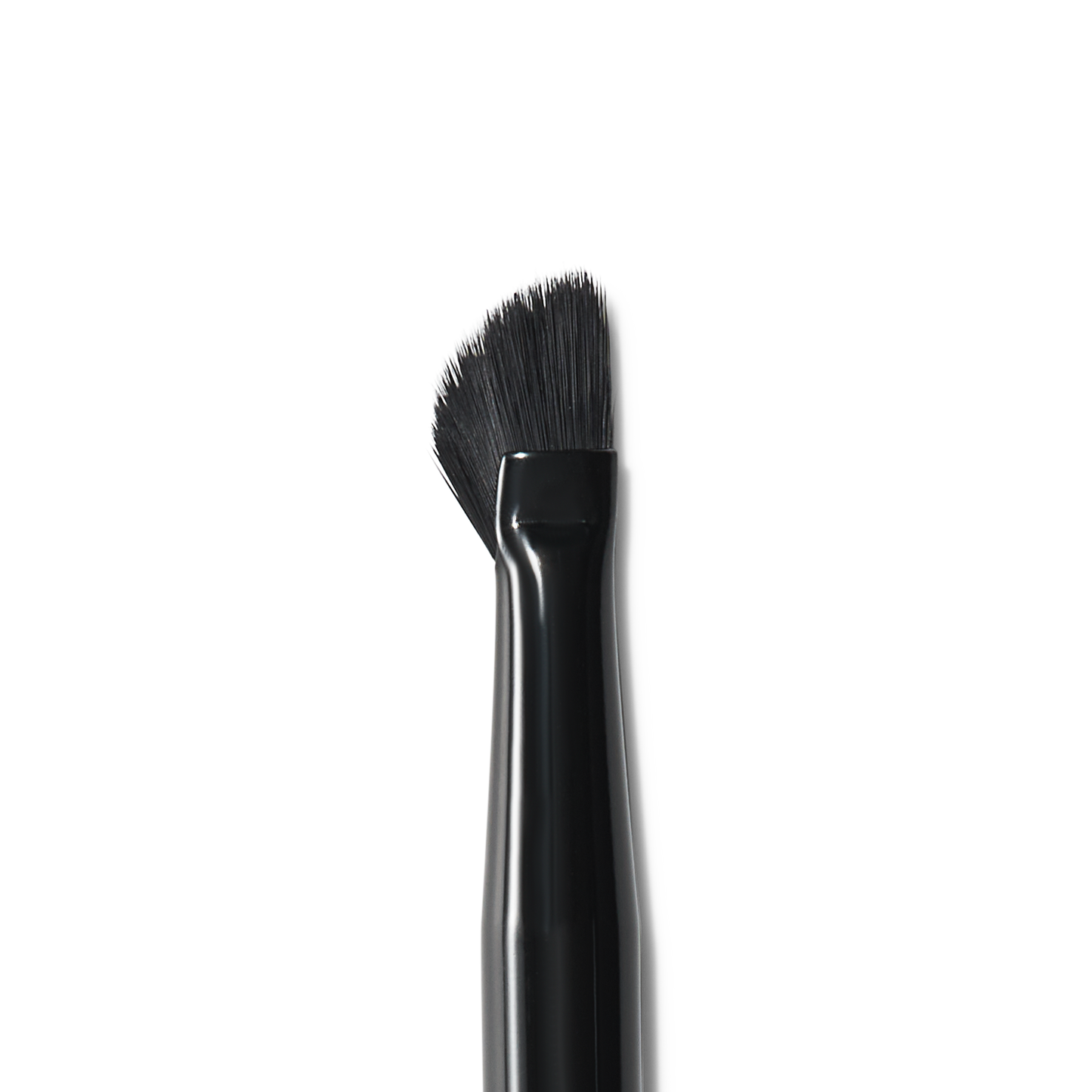 wing-it-liner-brush-a0 84091_MACRO_R.png